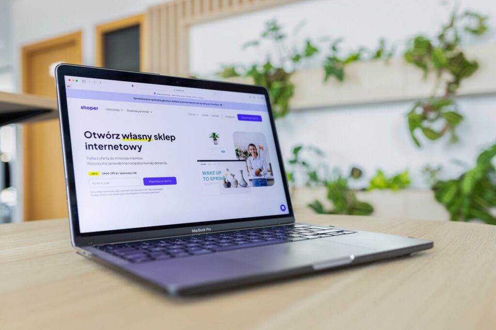 WhatsApp vs. Email: A Eficácia na Recuperação de Carrinhos Abandonados WhatsApp vs. Email A Eficycia na Recuperayyo de Carrinhos Abandonados1 - WhatsApp vs. Email: A Eficácia na Recuperação de Carrinhos Abandonados
